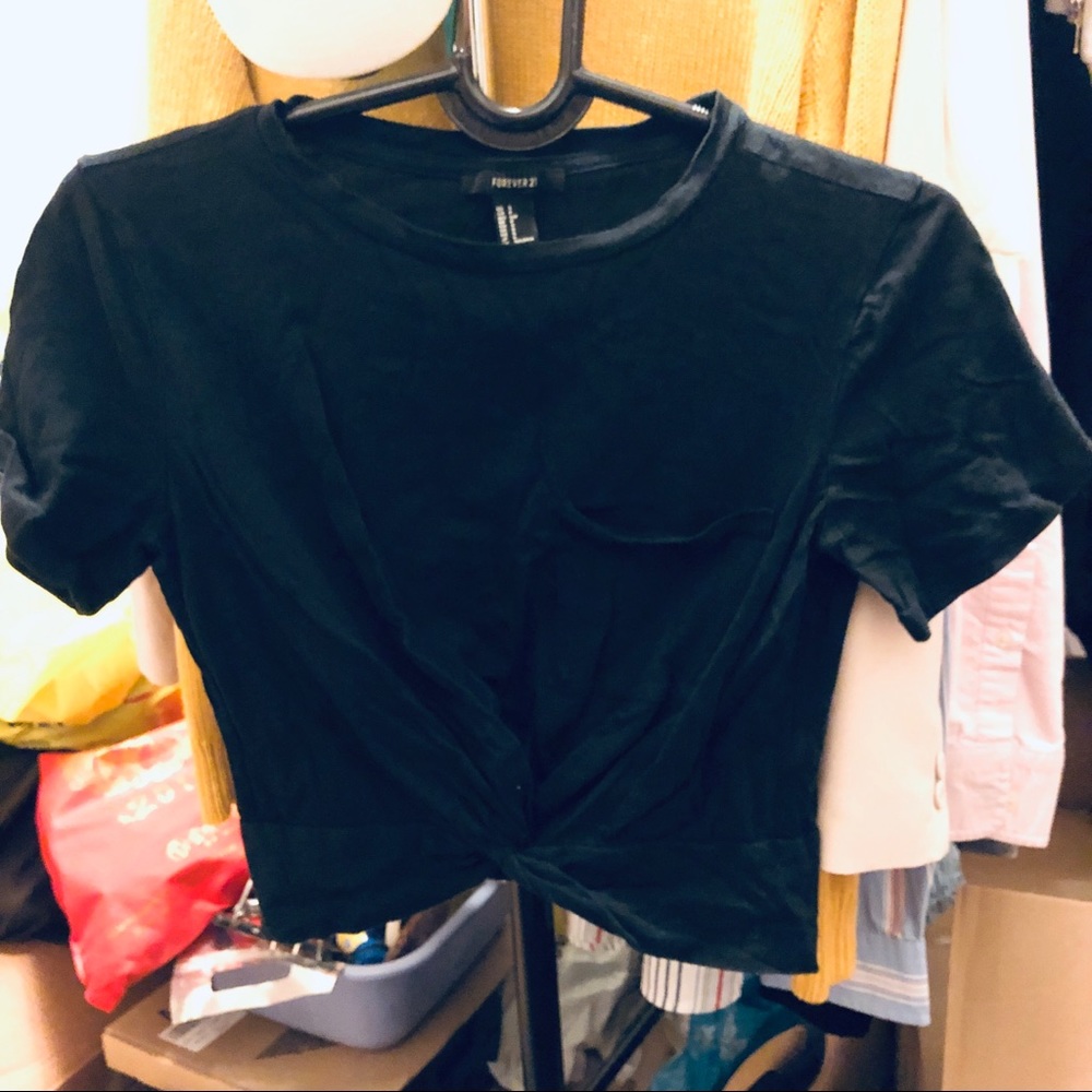 FOREVER 21 size S CROP TOP